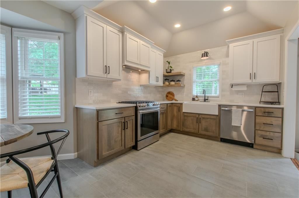 12430 Valley Brook Drive — photo 14
