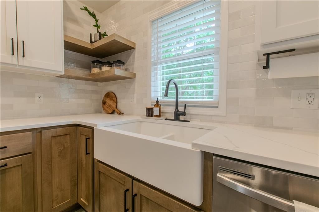 12430 Valley Brook Drive — photo 16