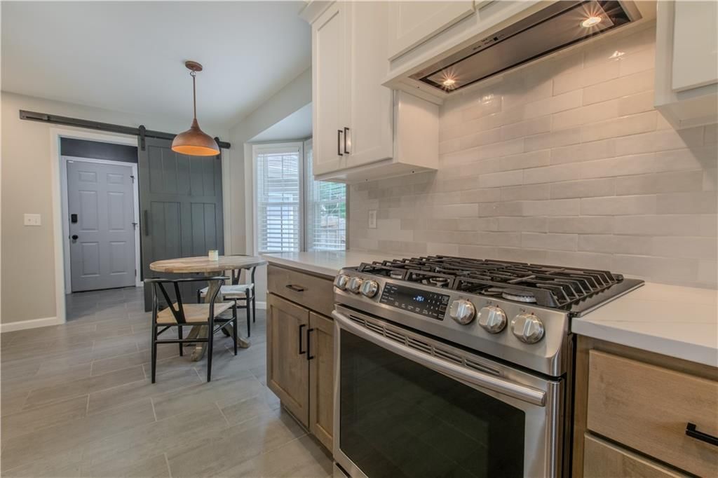 12430 Valley Brook Drive — photo 17