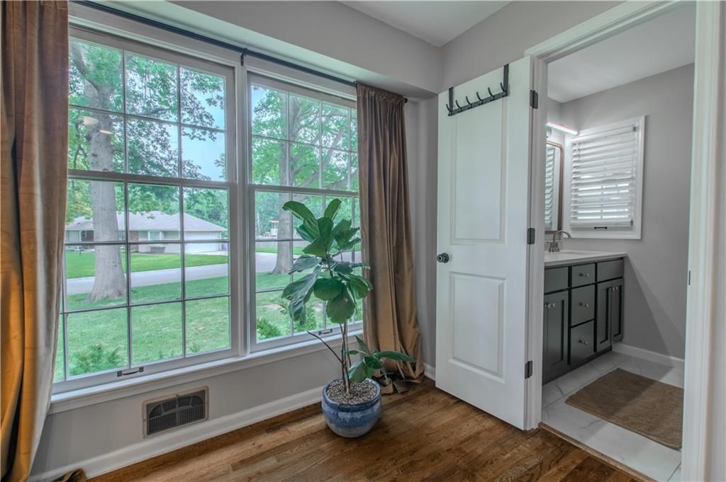12430 Valley Brook Drive — photo 37