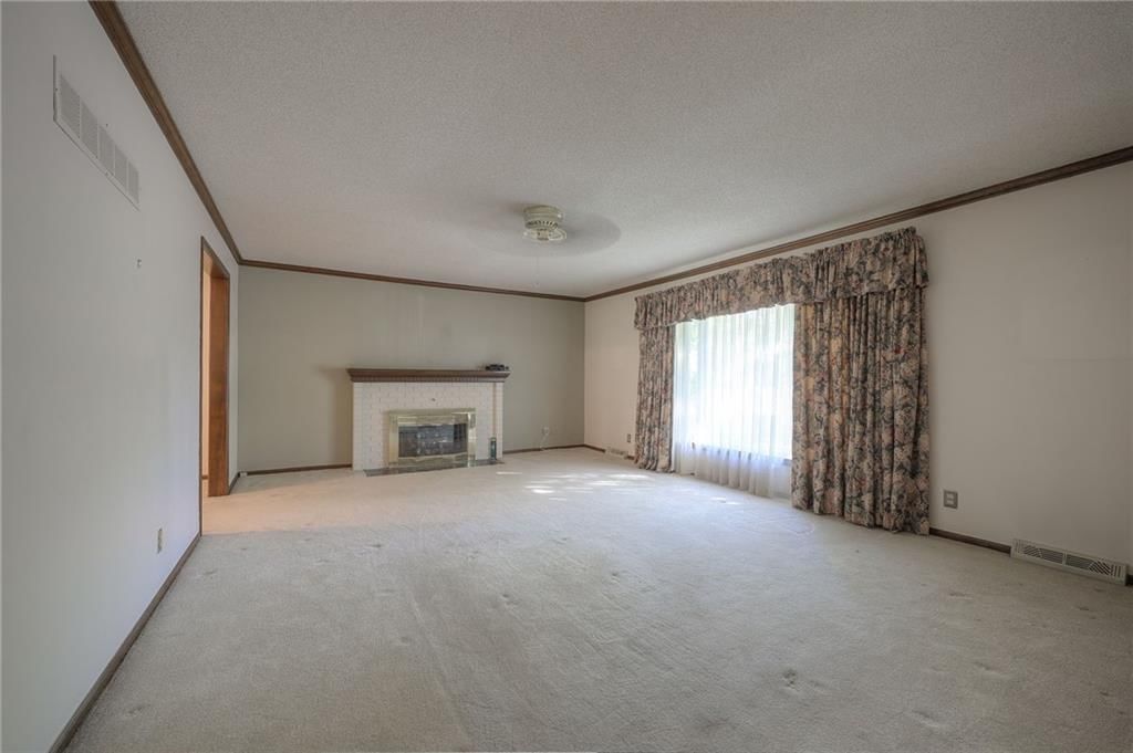 Photo 8 of 36 - 2426 N 68th Place