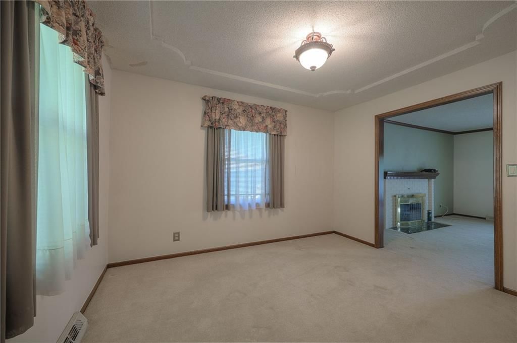 Photo 10 of 36 - 2426 N 68th Place