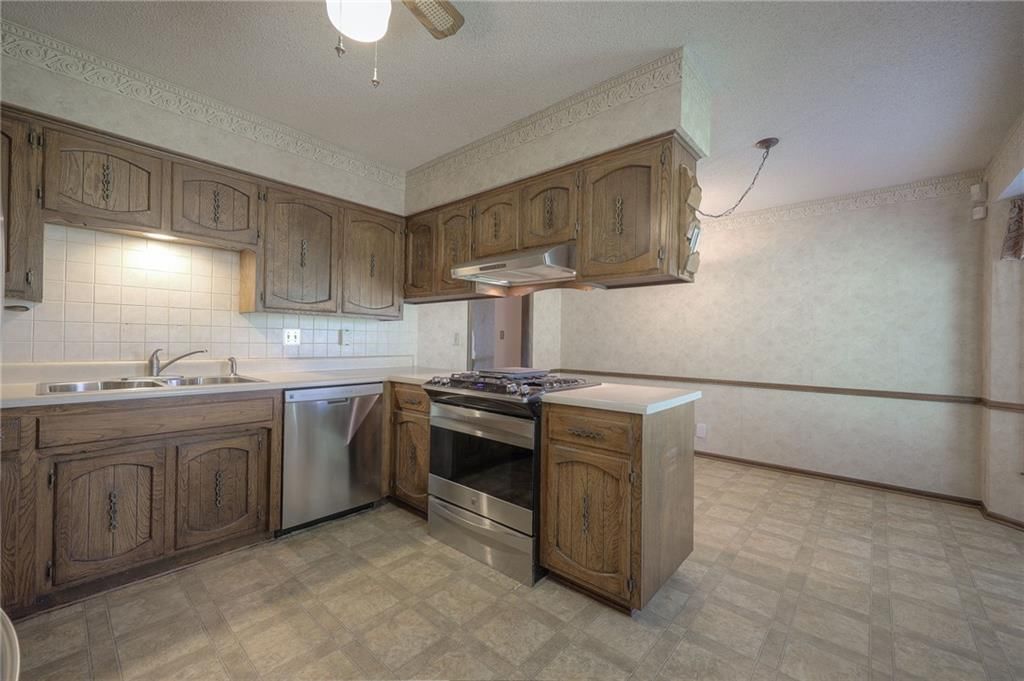 Photo 13 of 36 - 2426 N 68th Place