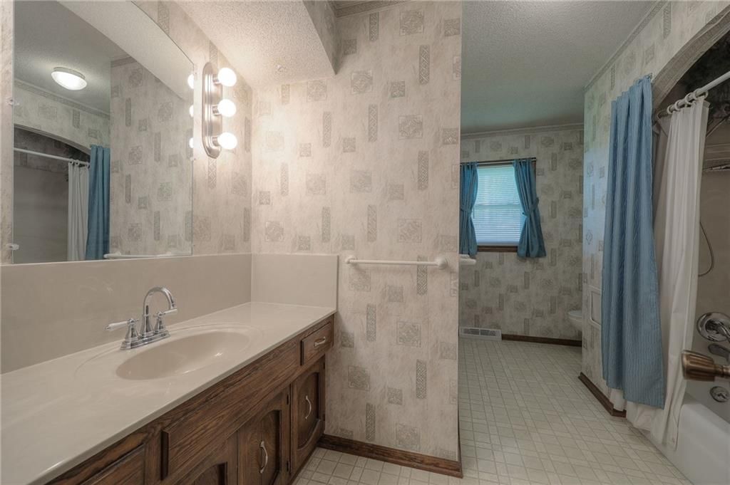 Photo 17 of 36 - 2426 N 68th Place