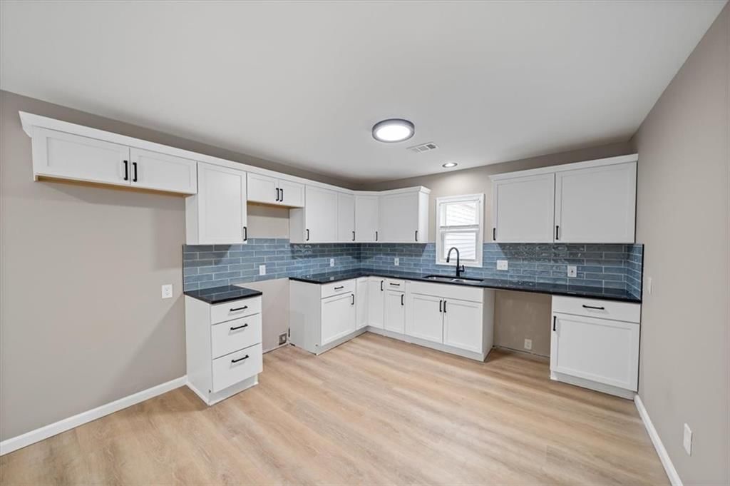 4205 Waverly Avenue — photo 5