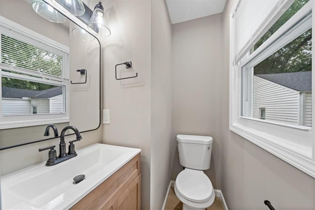 4205 Waverly Avenue — photo 8