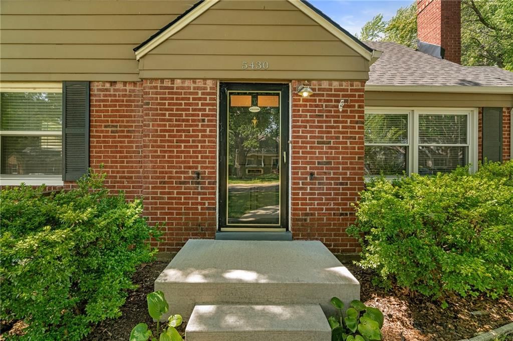 Photo 5 of 34 - 5430 Juniper Street