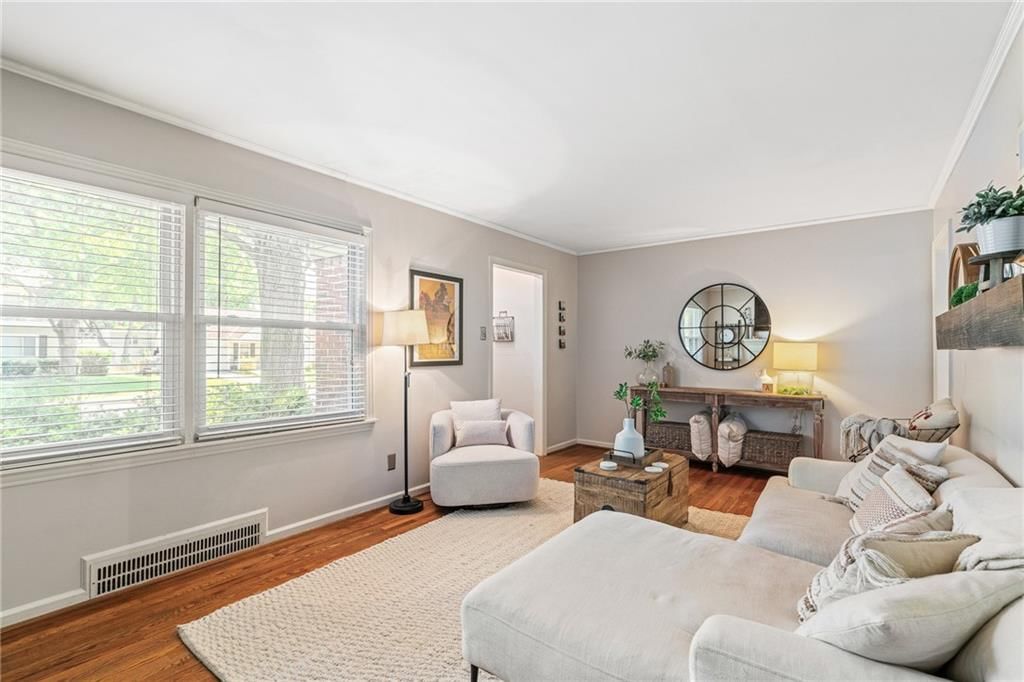 Photo 11 of 34 - 5430 Juniper Street