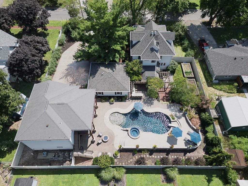 412 N Elm Street — photo 3