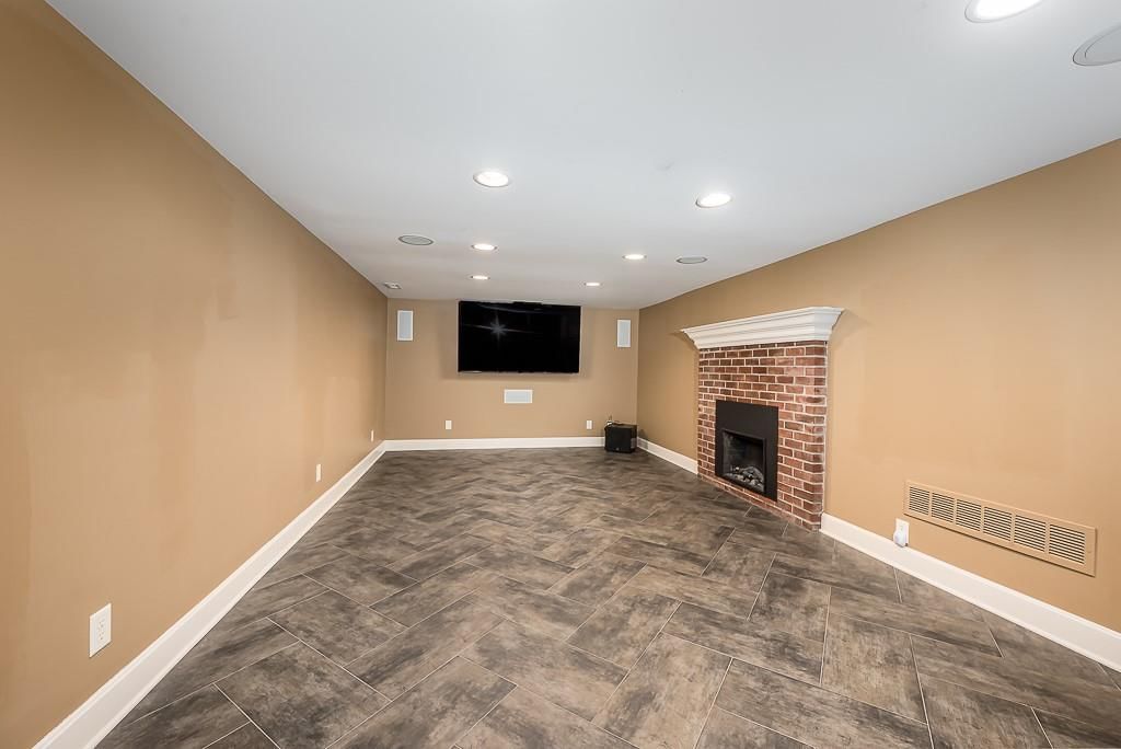 412 N Elm Street — photo 14