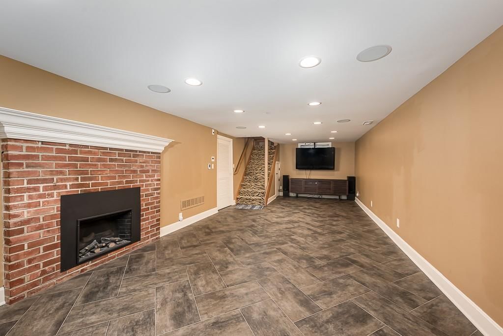412 N Elm Street — photo 15