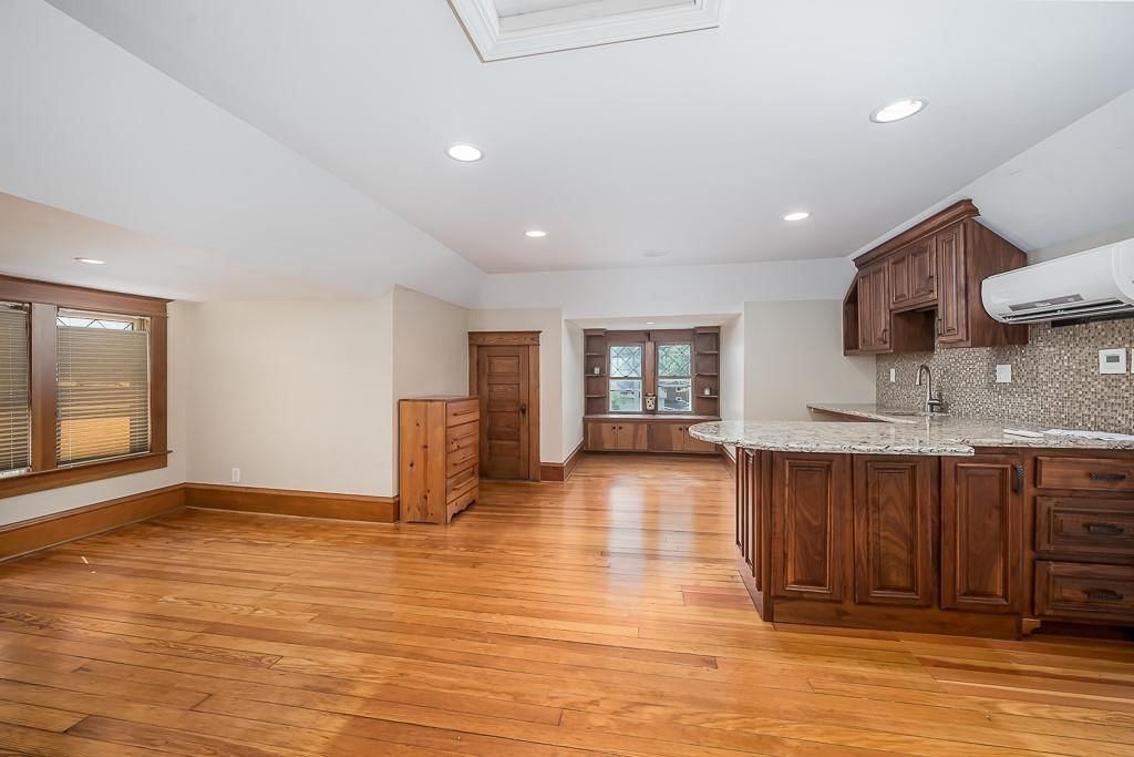 412 N Elm Street — photo 25