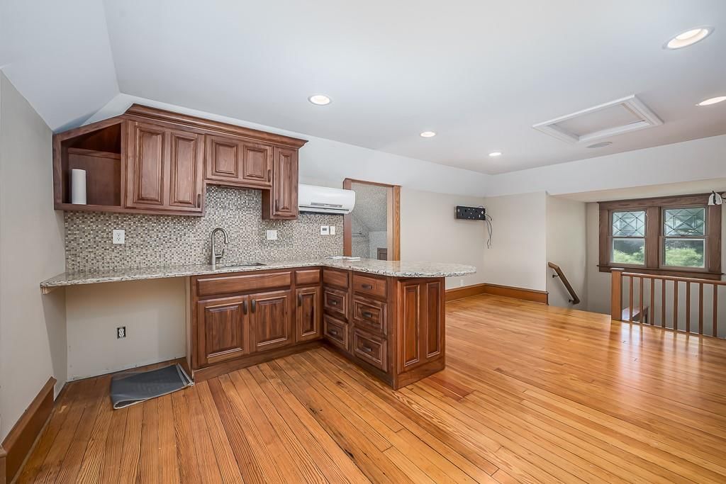 412 N Elm Street — photo 26