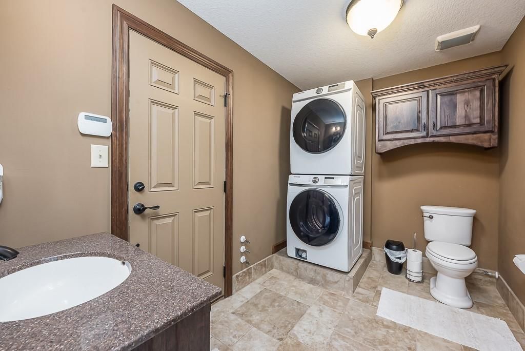 412 N Elm Street — photo 37