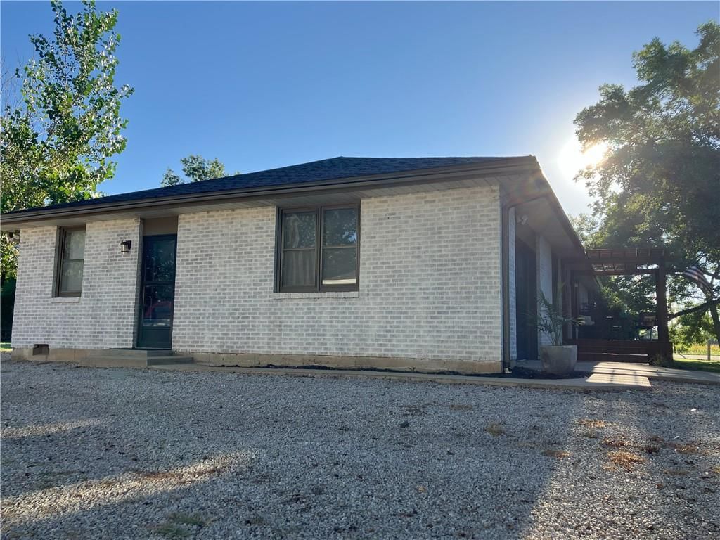 708 E Grand Avenue — photo 8