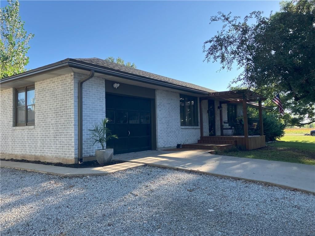 708 E Grand Avenue — photo 9