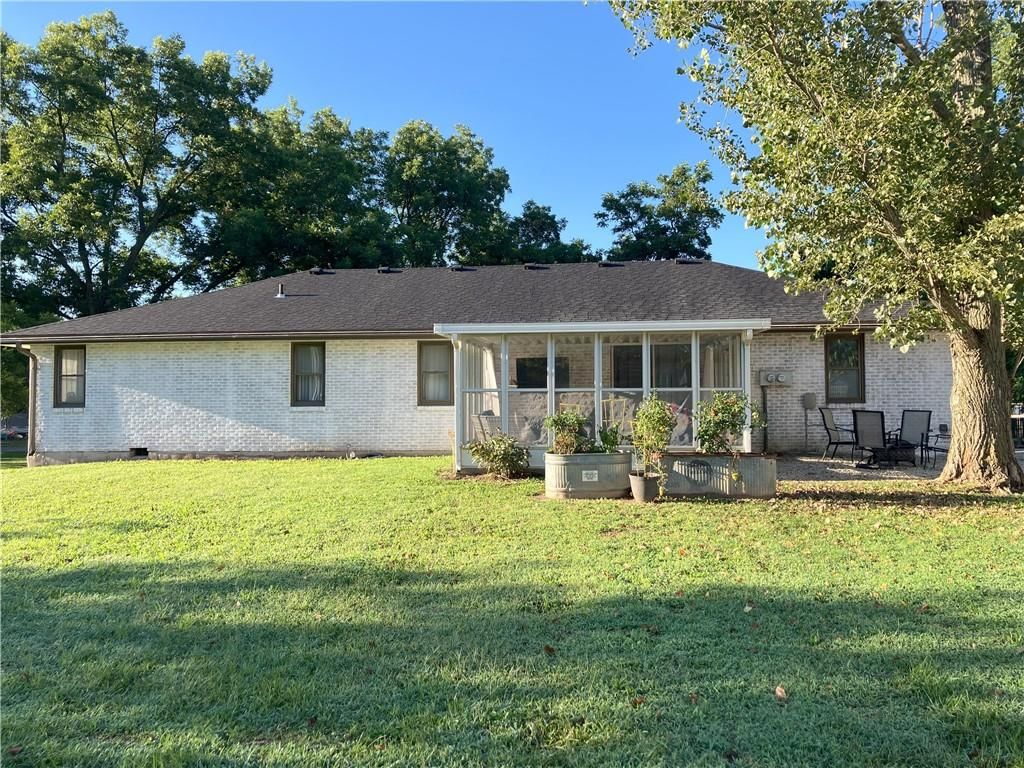 708 E Grand Avenue — photo 10