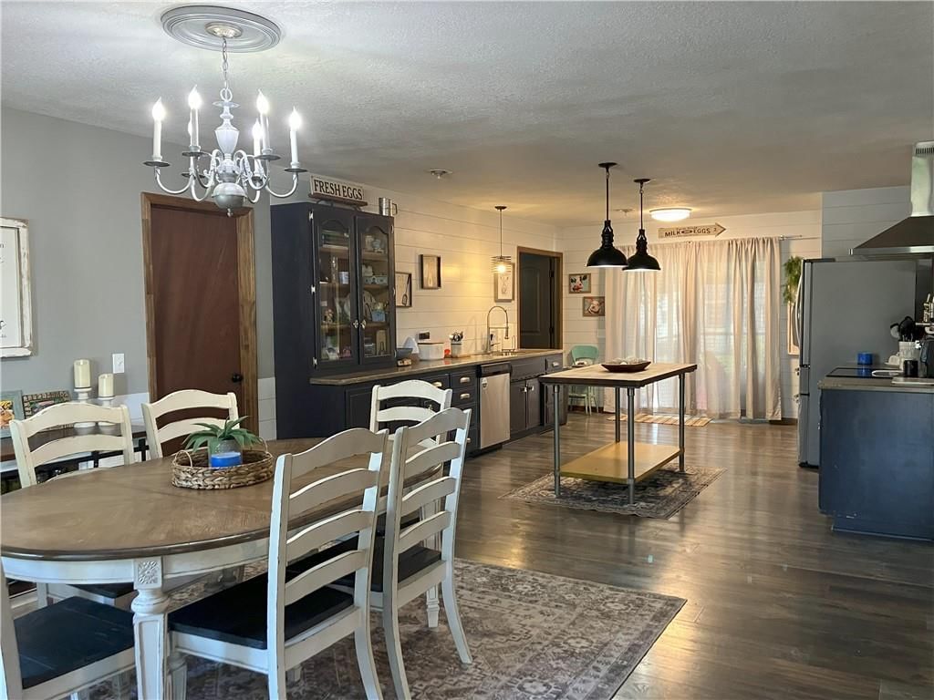 708 E Grand Avenue — photo 13