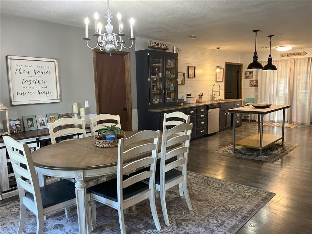 708 E Grand Avenue — photo 14