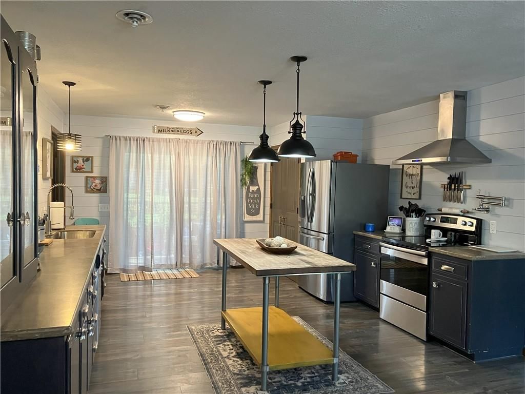 708 E Grand Avenue — photo 19