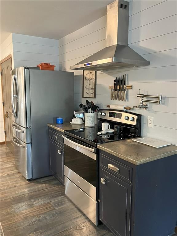 708 E Grand Avenue — photo 22