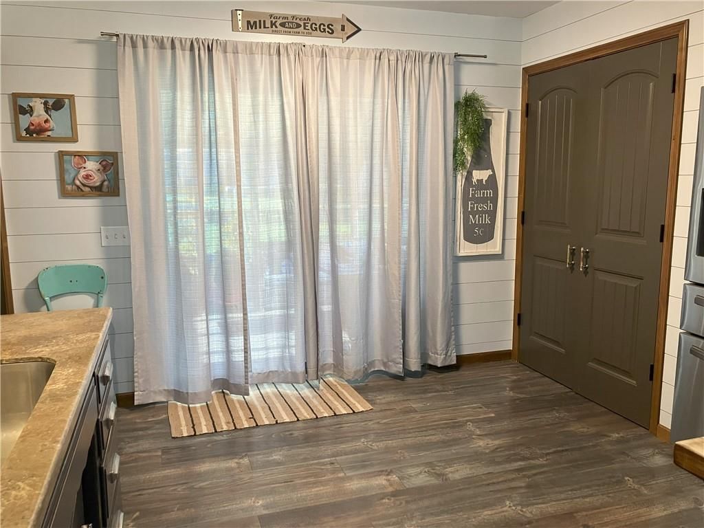 708 E Grand Avenue — photo 25
