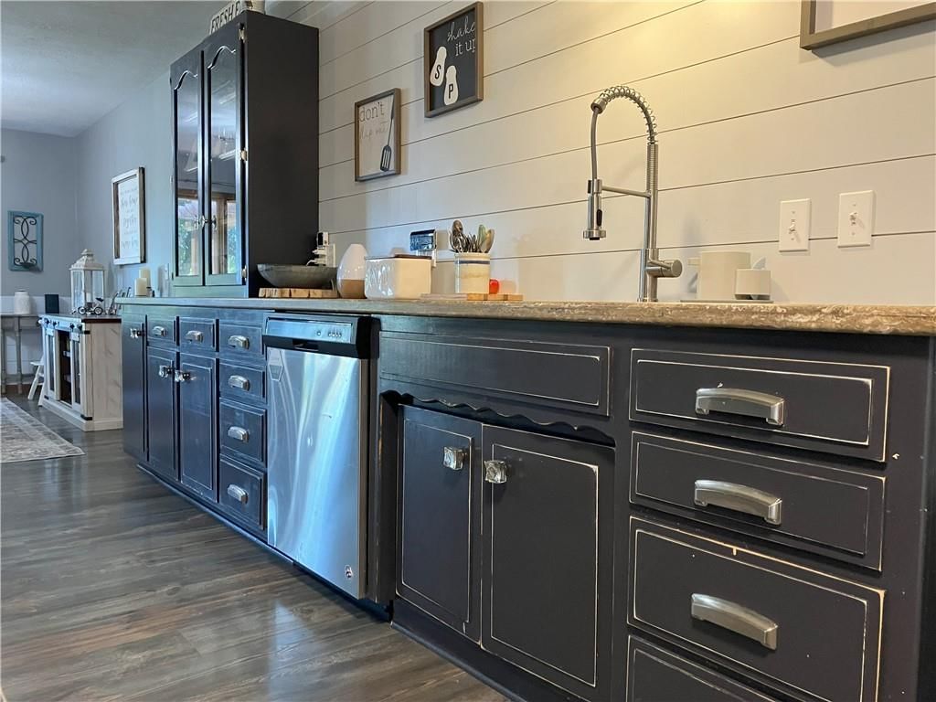 708 E Grand Avenue — photo 27