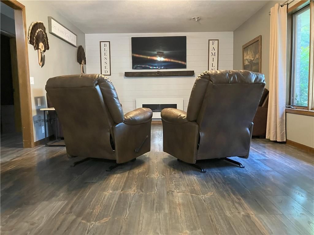 708 E Grand Avenue — photo 30