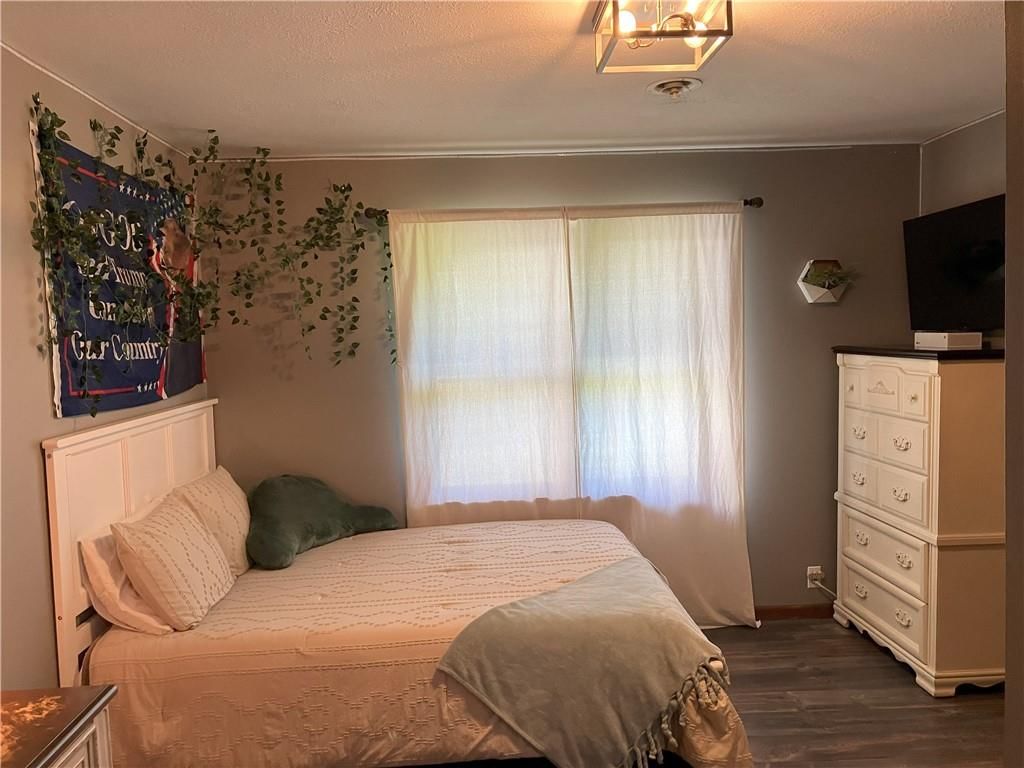 708 E Grand Avenue — photo 37