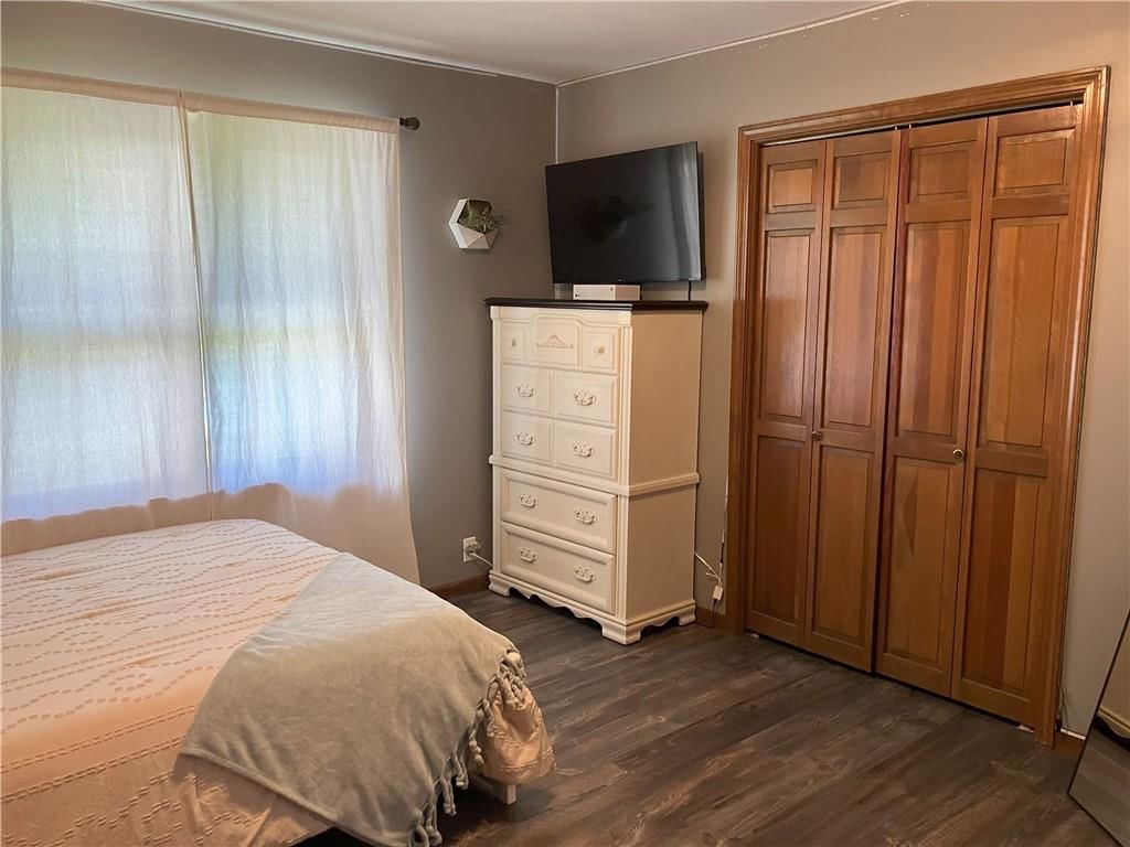 708 E Grand Avenue — photo 38