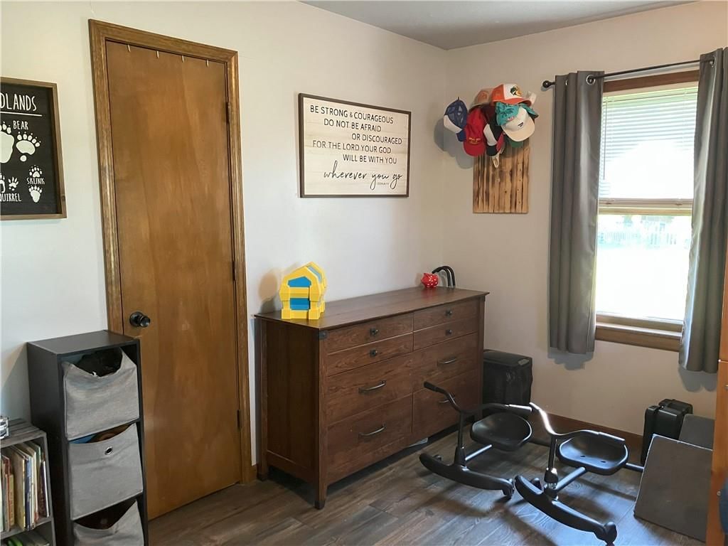 708 E Grand Avenue — photo 39