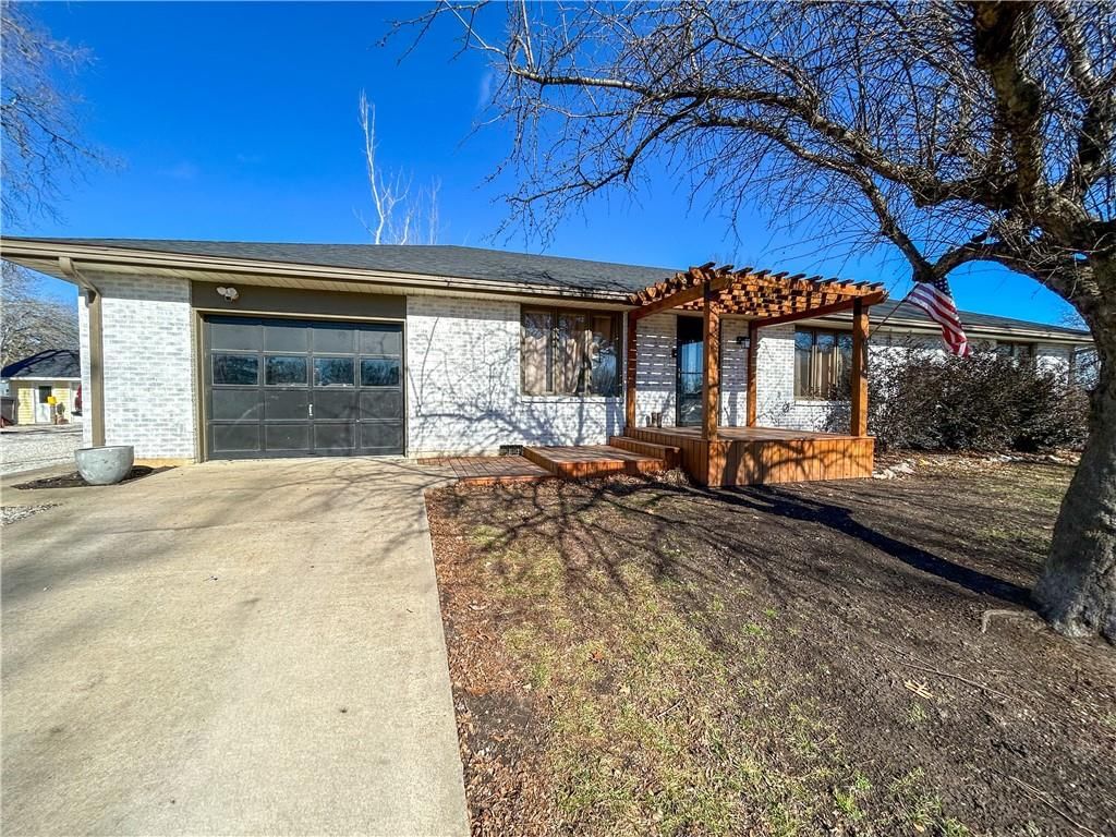708 E Grand Avenue — photo 52