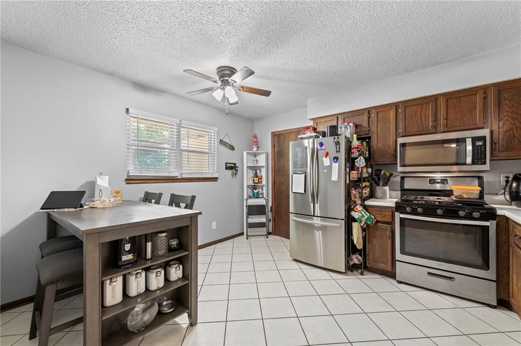 Photo 12 of 37 - 21155 W 180th Street