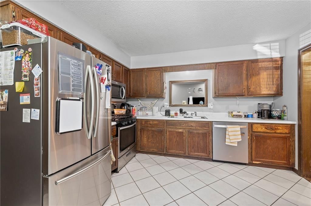 Photo 14 of 37 - 21155 W 180th Street