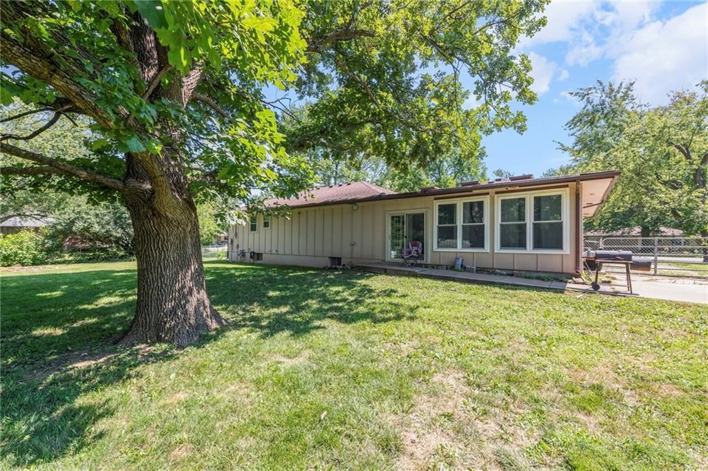 Photo 36 of 37 - 21155 W 180th Street