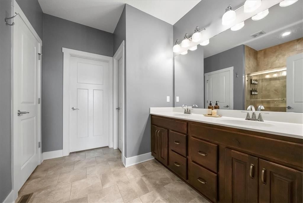 Photo 13 of 28 - 23610 W 92nd Street