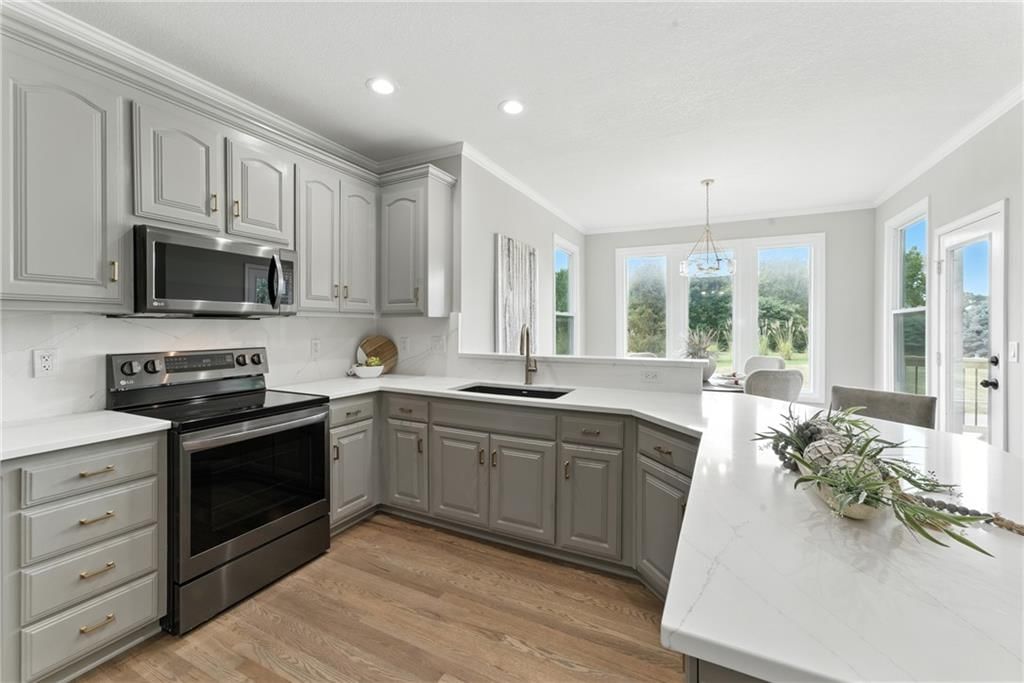 Photo 13 of 70 - 14813 W 70th Street