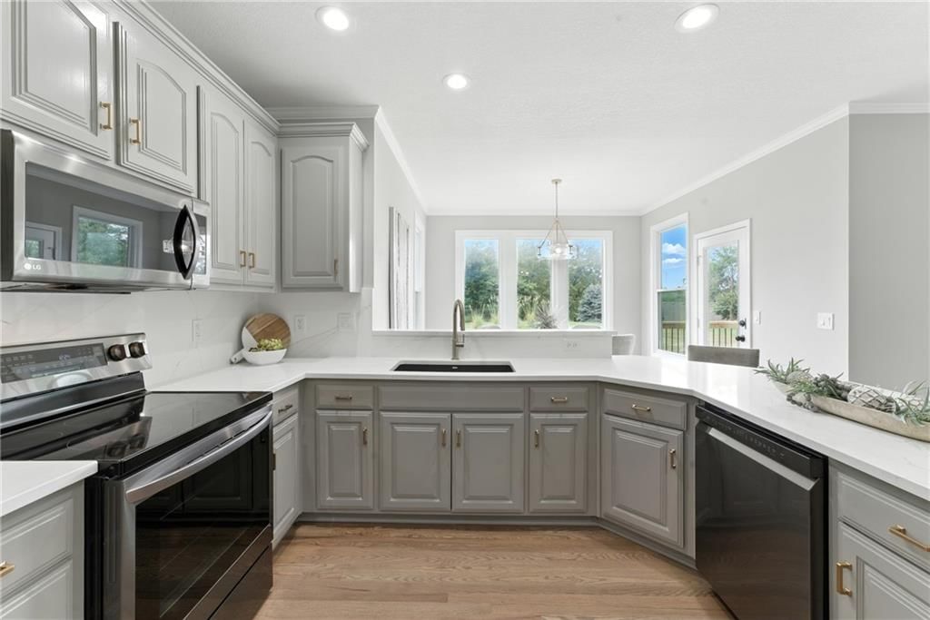 Photo 15 of 70 - 14813 W 70th Street