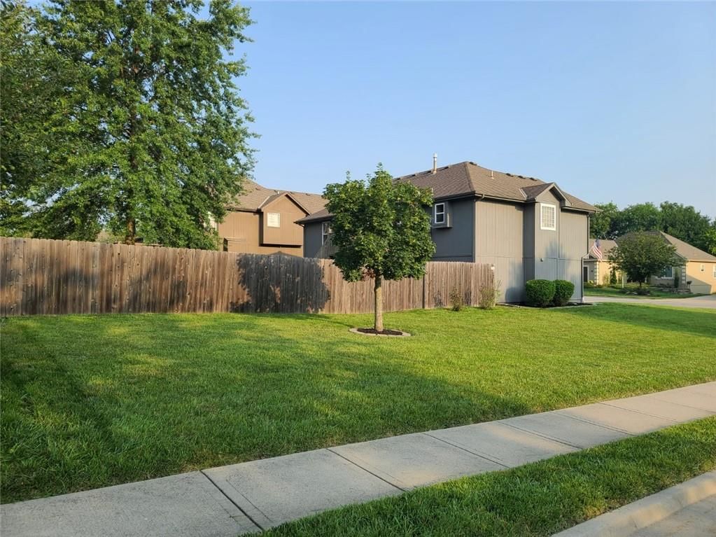 Photo 5 of 43 - 421 Granite Drive