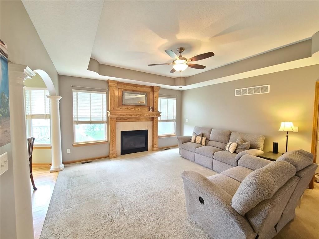 Photo 11 of 43 - 421 Granite Drive