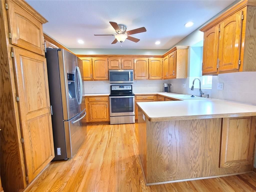 Photo 14 of 43 - 421 Granite Drive
