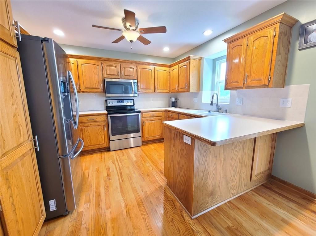 Photo 16 of 43 - 421 Granite Drive