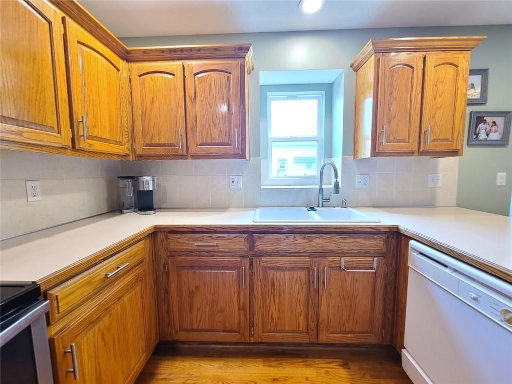 Photo 17 of 43 - 421 Granite Drive