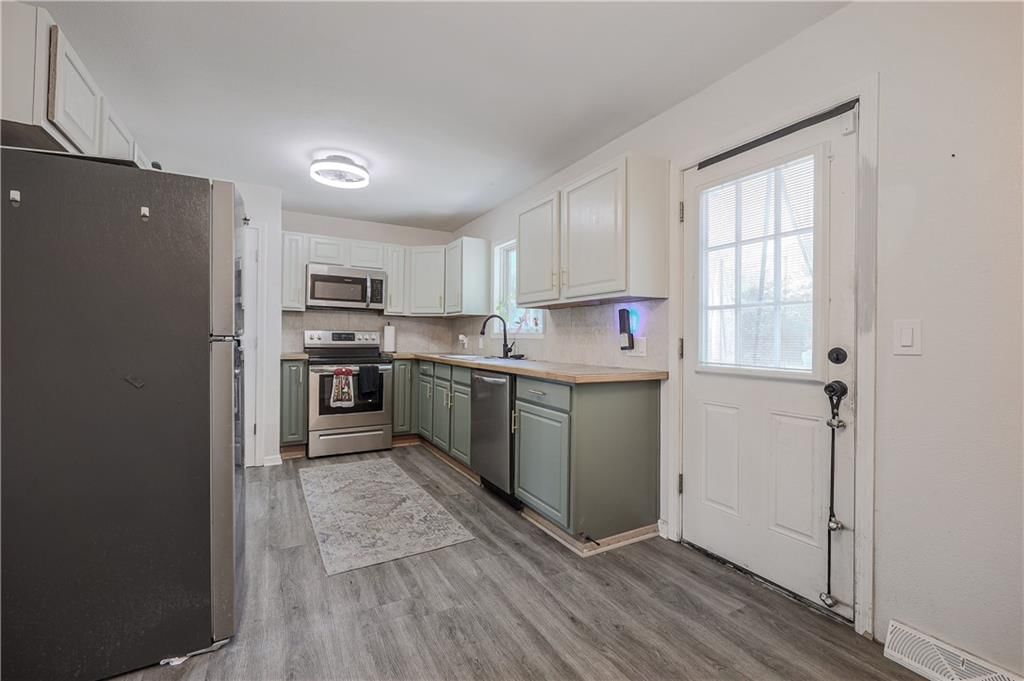 Photo 5 of 18 - 7112 NE 46th Street