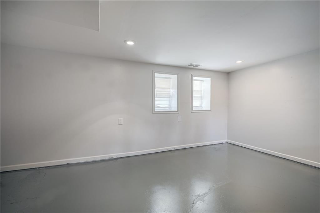 Photo 16 of 18 - 7112 NE 46th Street
