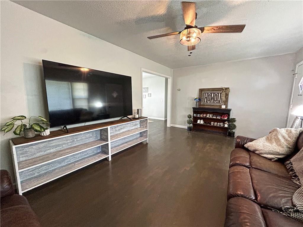 Photo 5 of 26 - 811 E Vine Street