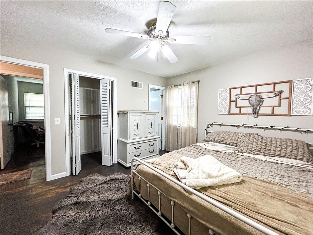 Photo 13 of 26 - 811 E Vine Street