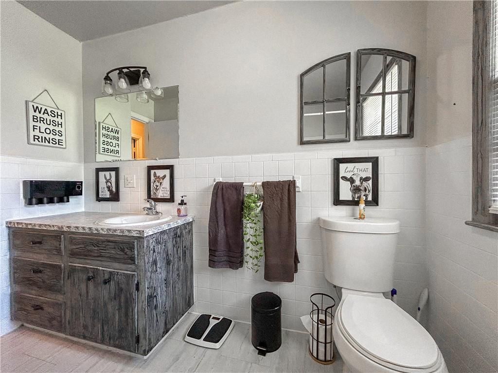 Photo 17 of 26 - 811 E Vine Street