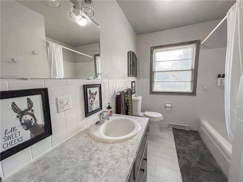 Photo 18 of 26 - 811 E Vine Street