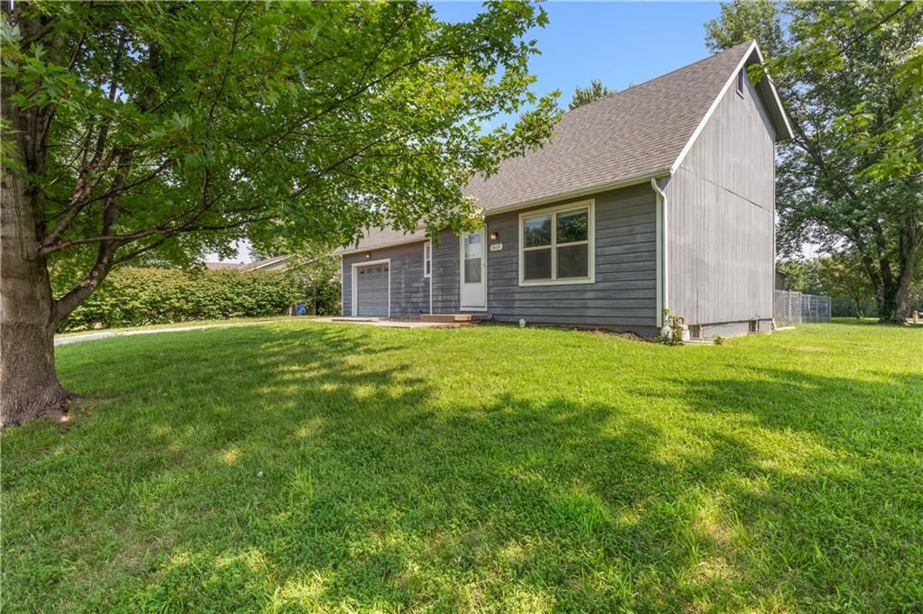 Photo 5 of 26 - 1618 Cottonwood Street